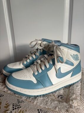 Women’s Air Jordan 1 Mid University Blue